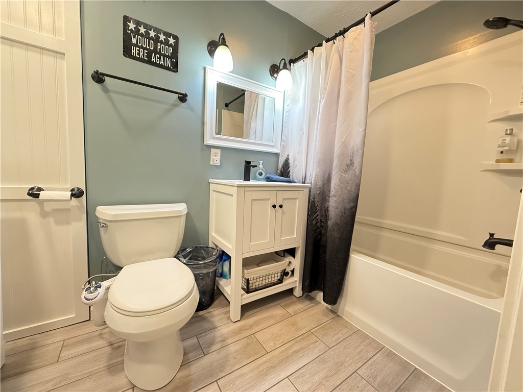 Hempfield Twp - Mer, Pennsylvania 16125, United States, 4 Bedrooms Bedrooms, ,3 BathroomsBathrooms,Residential,Contingent,152555