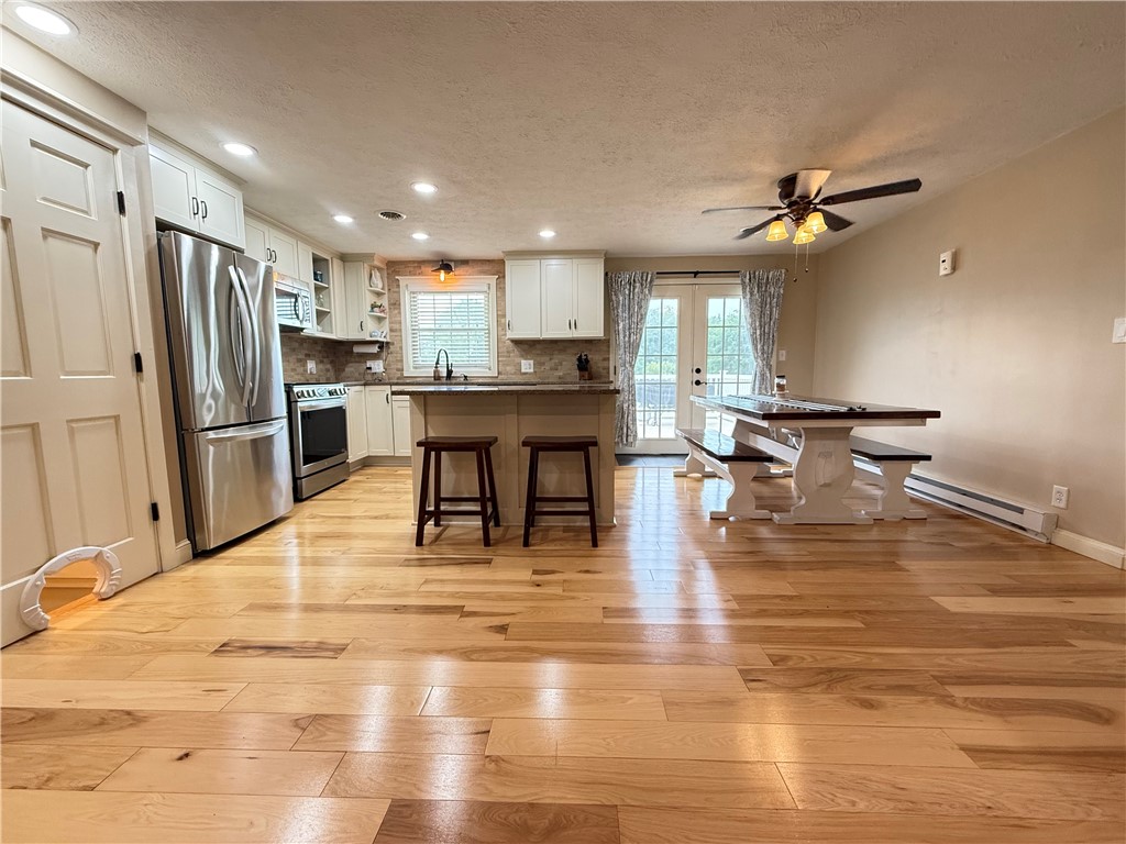 Hempfield Twp - Mer, Pennsylvania 16125, United States, 4 Bedrooms Bedrooms, ,3 BathroomsBathrooms,Residential,Contingent,152555