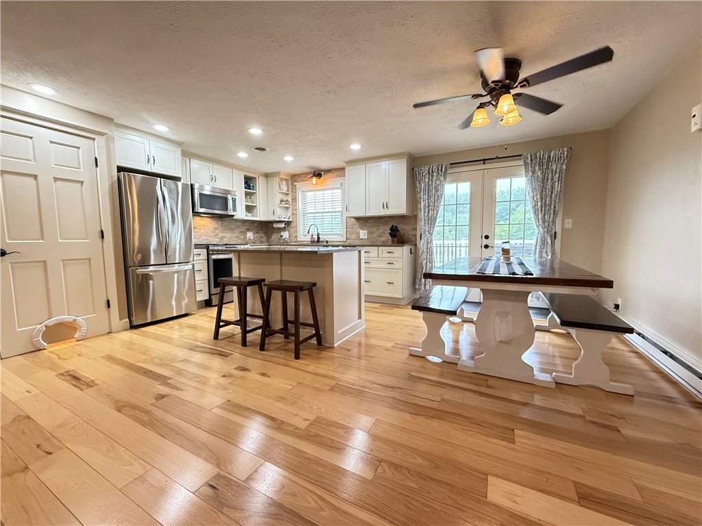 Hempfield Twp - Mer, Pennsylvania 16125, United States, 4 Bedrooms Bedrooms, ,3 BathroomsBathrooms,Residential,Contingent,152555