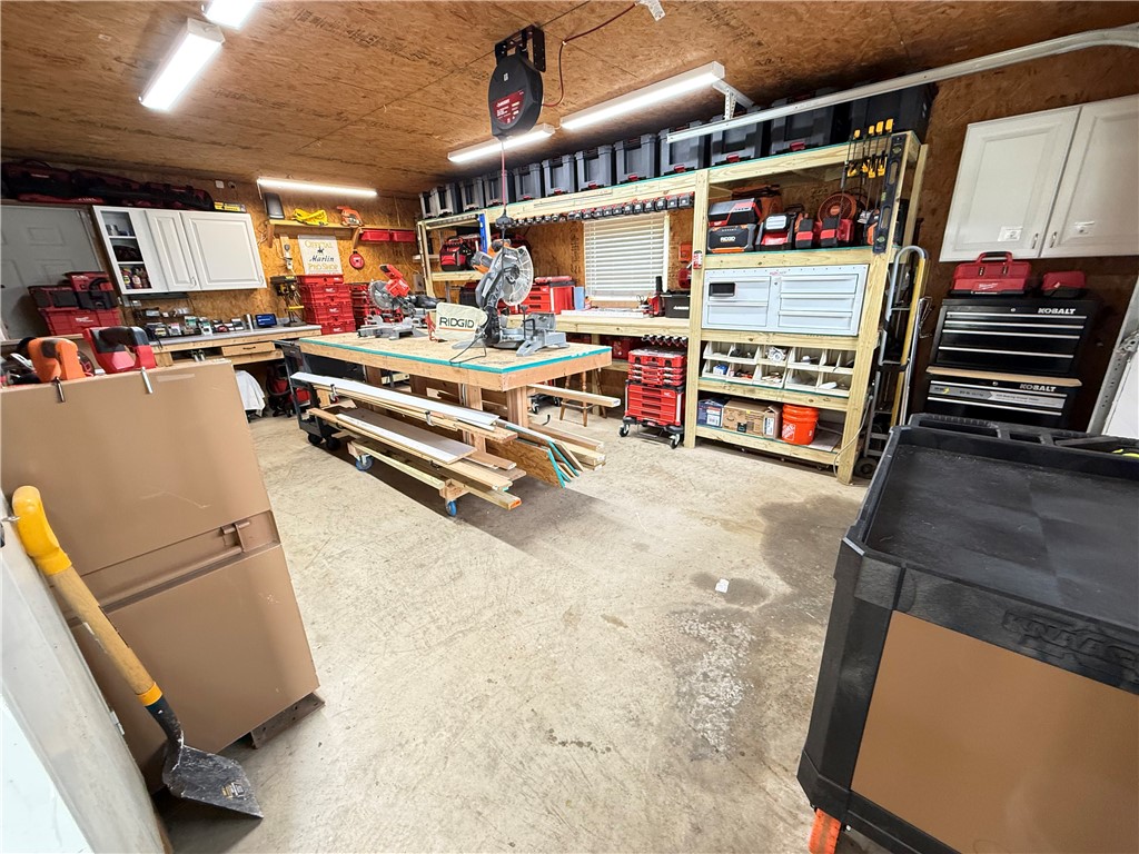 Hempfield Twp - Mer, Pennsylvania 16125, United States, 4 Bedrooms Bedrooms, ,3 BathroomsBathrooms,Residential,Contingent,152555