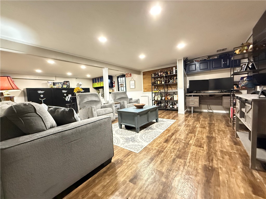 Hempfield Twp - Mer, Pennsylvania 16125, United States, 4 Bedrooms Bedrooms, ,3 BathroomsBathrooms,Residential,Contingent,152555