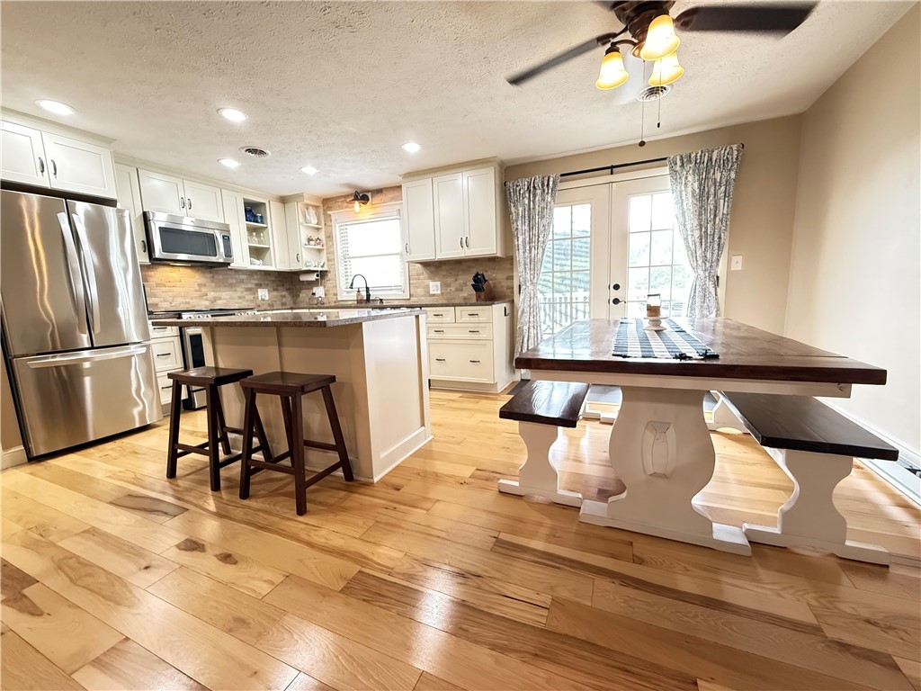 Hempfield Twp - Mer, Pennsylvania 16125, United States, 4 Bedrooms Bedrooms, ,3 BathroomsBathrooms,Residential,Contingent,152555