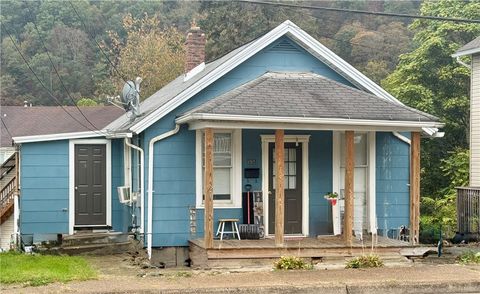 Photo of 269 Pershing Ave, Leechburg, PA 15656 (MLS # 1724486)