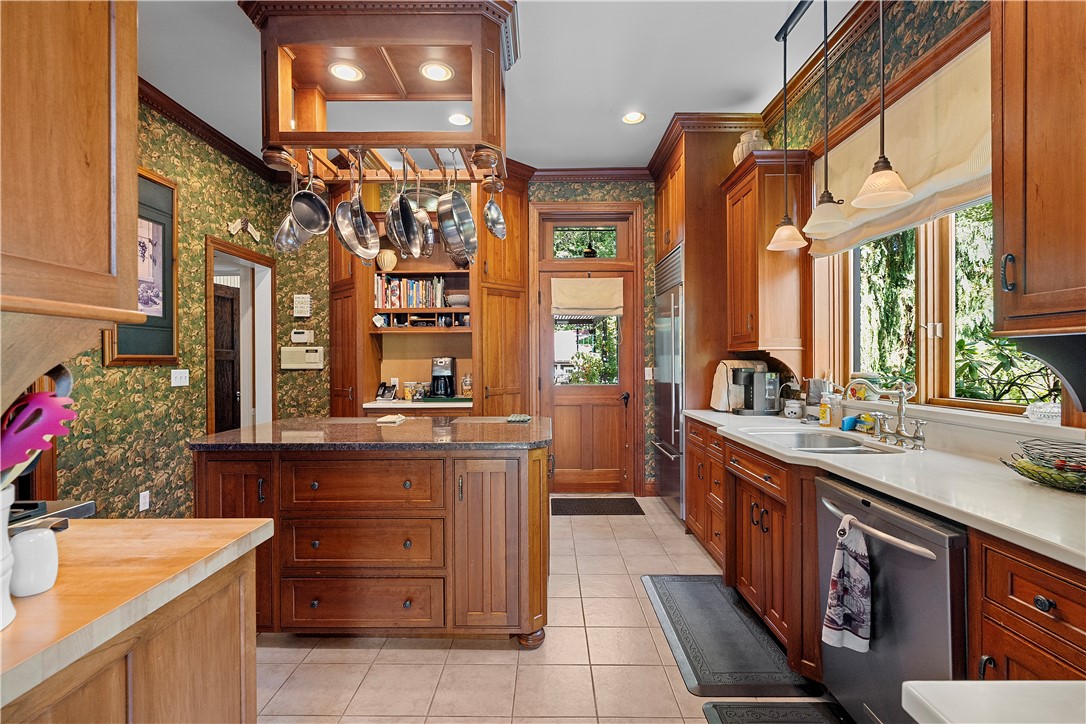 Grove City Boro, Pennsylvania 16127, United States, 6 Bedrooms Bedrooms, ,5 BathroomsBathrooms,Residential,Active,216218