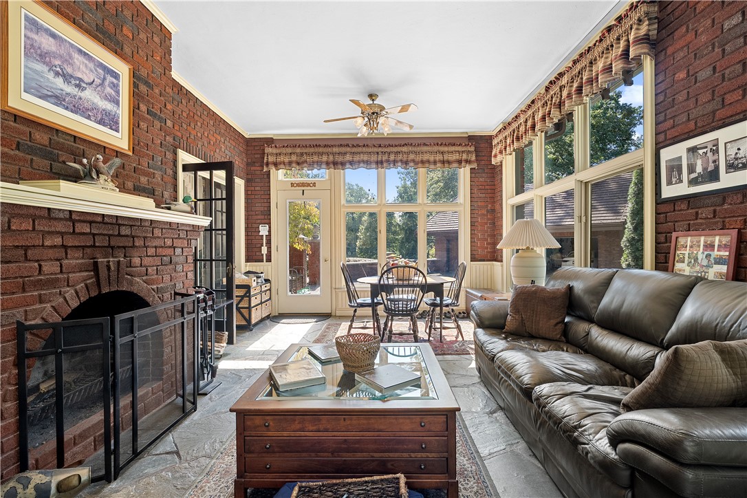 Grove City Boro, Pennsylvania 16127, United States, 6 Bedrooms Bedrooms, ,5 BathroomsBathrooms,Residential,Active,216218