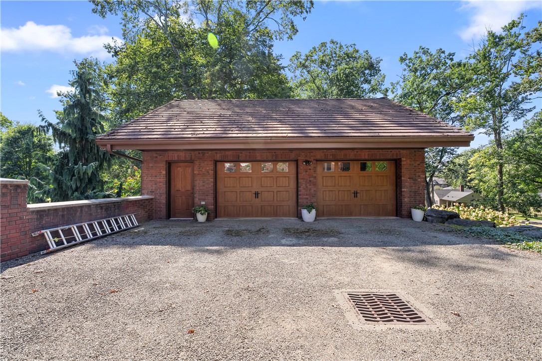 Grove City Boro, Pennsylvania 16127, United States, 6 Bedrooms Bedrooms, ,5 BathroomsBathrooms,Residential,Active,216218