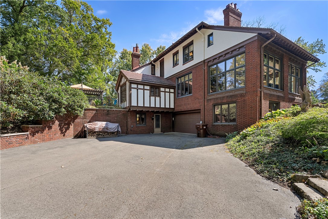 Grove City Boro, Pennsylvania 16127, United States, 6 Bedrooms Bedrooms, ,5 BathroomsBathrooms,Residential,Active,216218