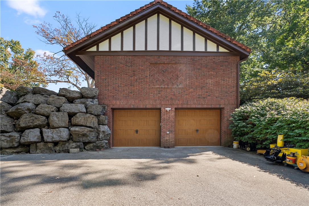 Grove City Boro, Pennsylvania 16127, United States, 6 Bedrooms Bedrooms, ,5 BathroomsBathrooms,Residential,Active,216218