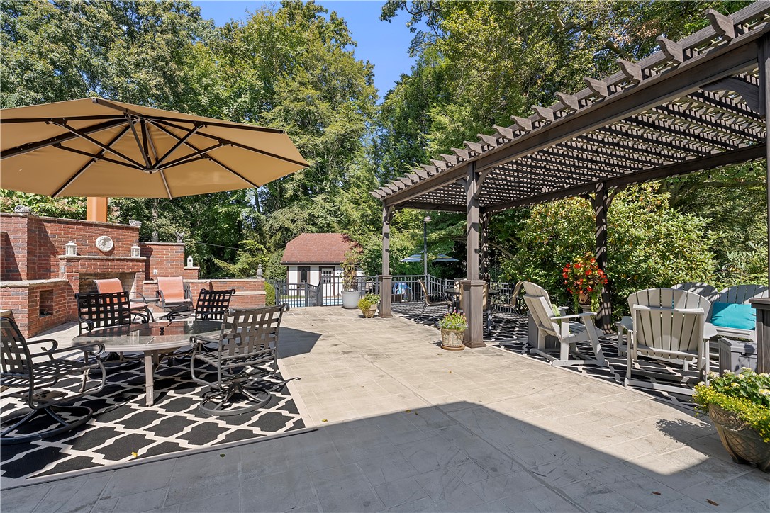 Grove City Boro, Pennsylvania 16127, United States, 6 Bedrooms Bedrooms, ,5 BathroomsBathrooms,Residential,Active,216218