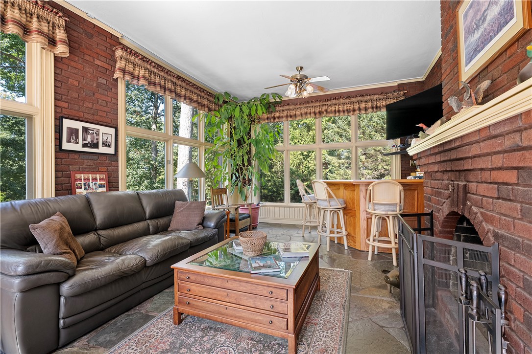 Grove City Boro, Pennsylvania 16127, United States, 6 Bedrooms Bedrooms, ,5 BathroomsBathrooms,Residential,Active,216218