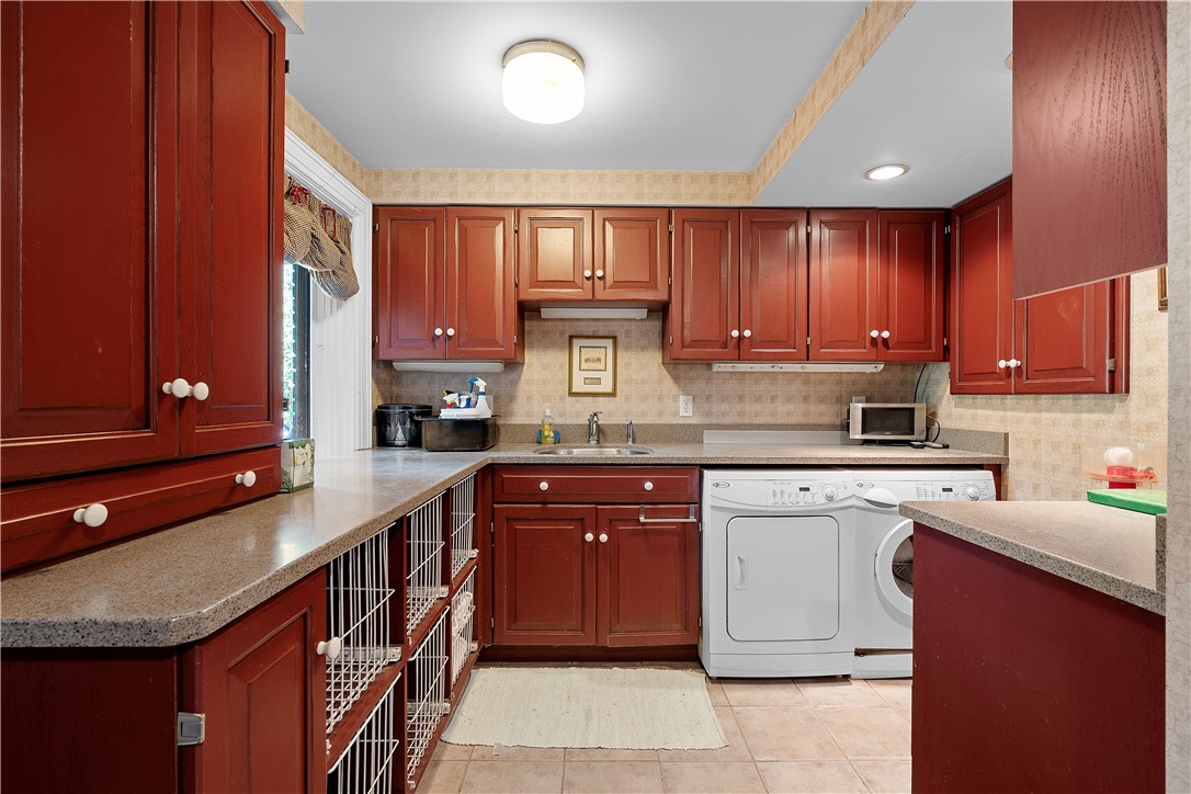 Grove City Boro, Pennsylvania 16127, United States, 6 Bedrooms Bedrooms, ,5 BathroomsBathrooms,Residential,Active,216218