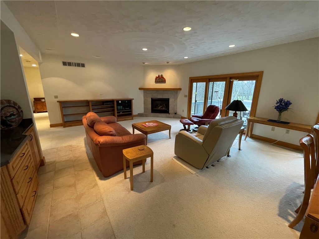 Center Twp - But, Pennsylvania 16001, United States, 2 Bedrooms Bedrooms, ,3 BathroomsBathrooms,Residential,Active,98631