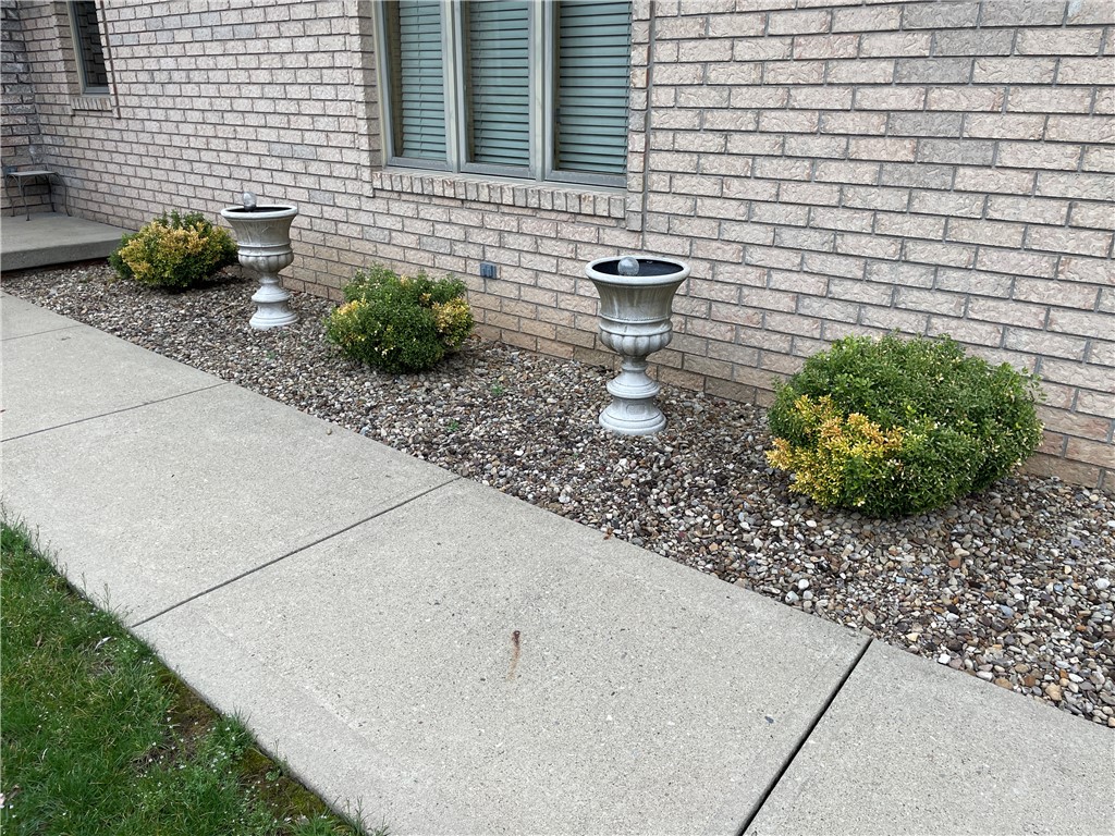 Center Twp - But, Pennsylvania 16001, United States, 2 Bedrooms Bedrooms, ,3 BathroomsBathrooms,Residential,Active,98631