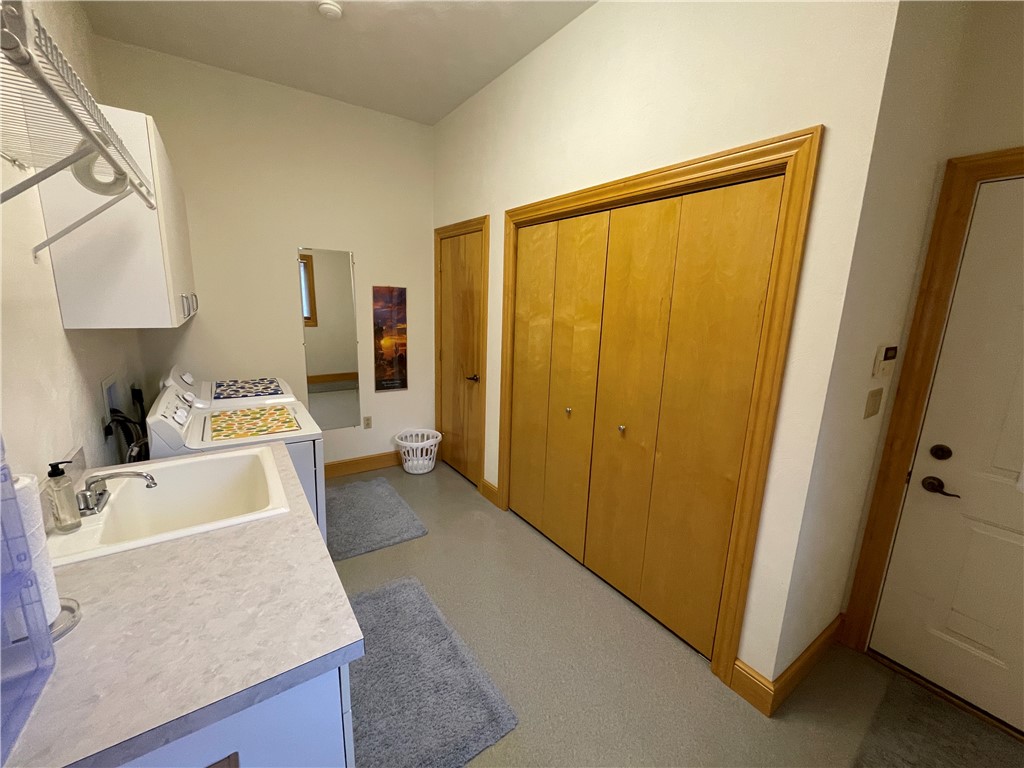 Center Twp - But, Pennsylvania 16001, United States, 2 Bedrooms Bedrooms, ,3 BathroomsBathrooms,Residential,Active,98631