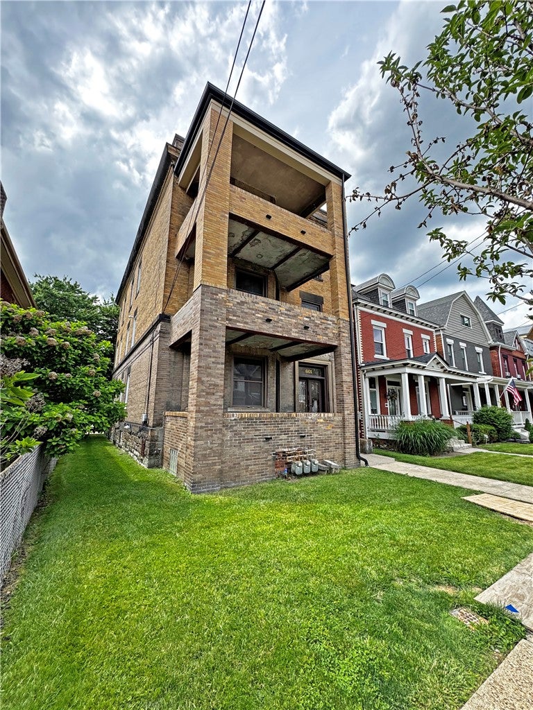601 N Saint Clair St