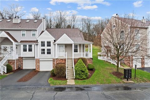 Photo of 162 Old Village Ln, Bethel Park, PA 15102 (MLS # 1745019)