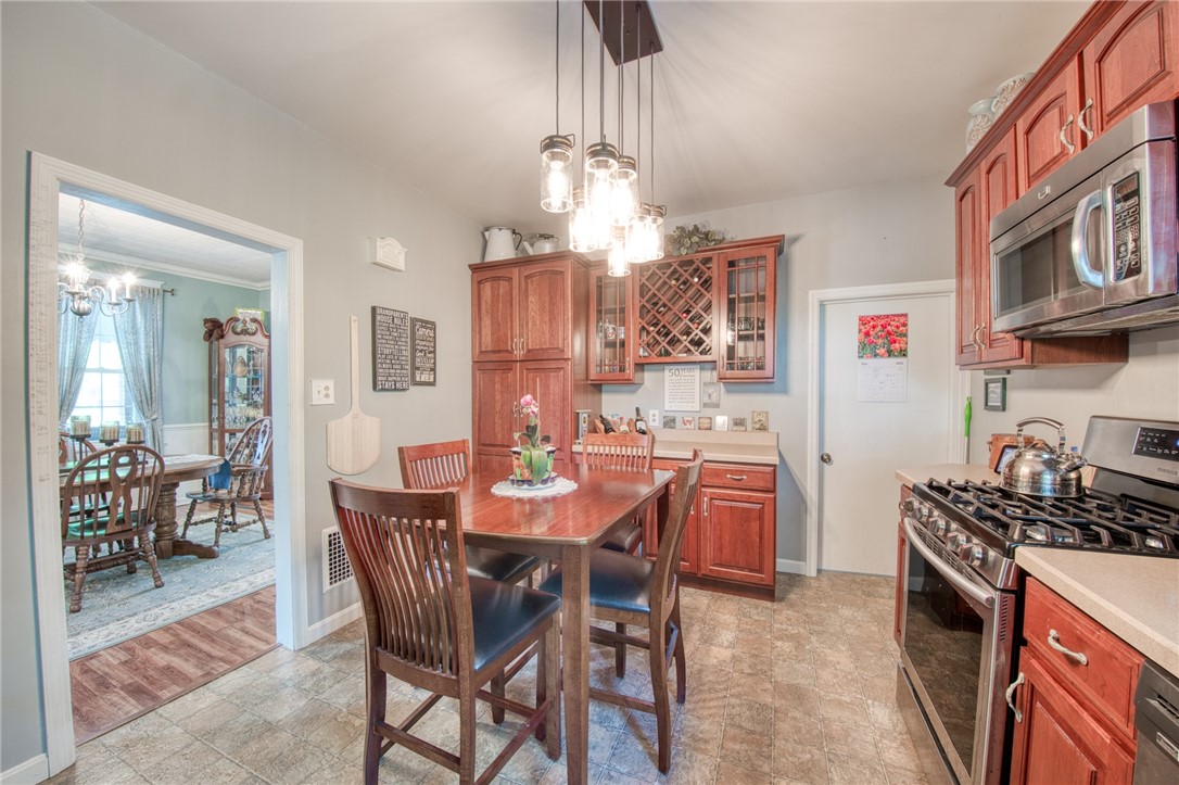 Ellwood City - Law, Pennsylvania 16117, United States, 3 Bedrooms Bedrooms, ,2 BathroomsBathrooms,Residential,Contingent,127560