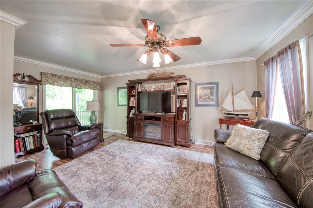 Ellwood City - Law, Pennsylvania 16117, United States, 3 Bedrooms Bedrooms, ,2 BathroomsBathrooms,Residential,Contingent,127560