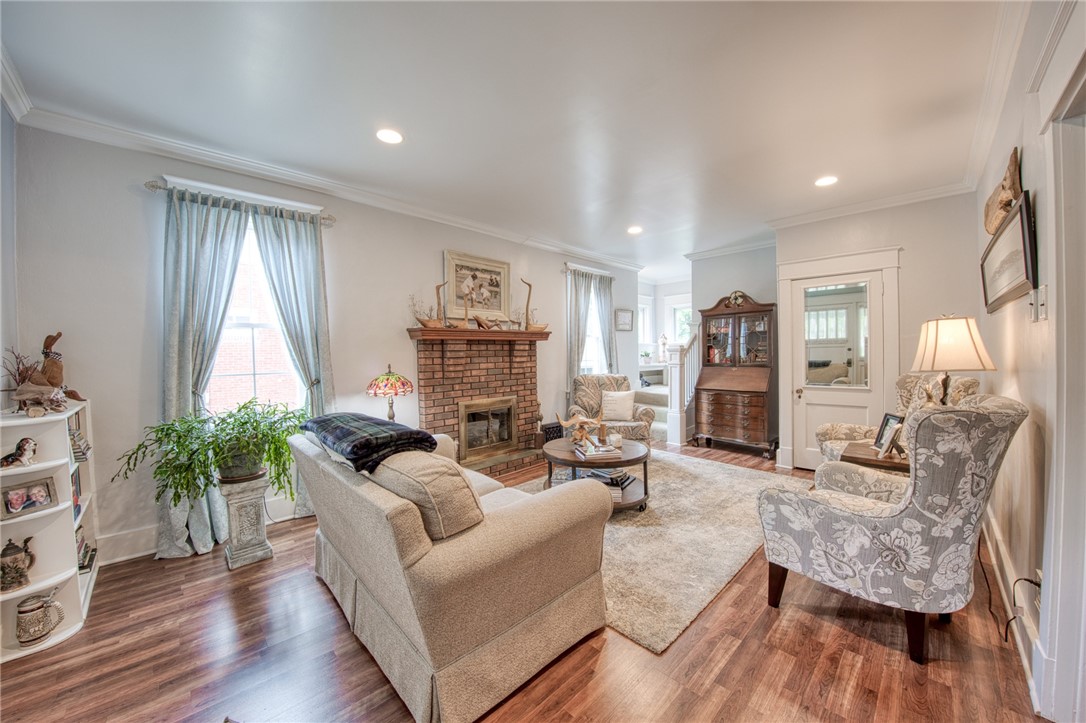 Ellwood City - Law, Pennsylvania 16117, United States, 3 Bedrooms Bedrooms, ,2 BathroomsBathrooms,Residential,Contingent,127560