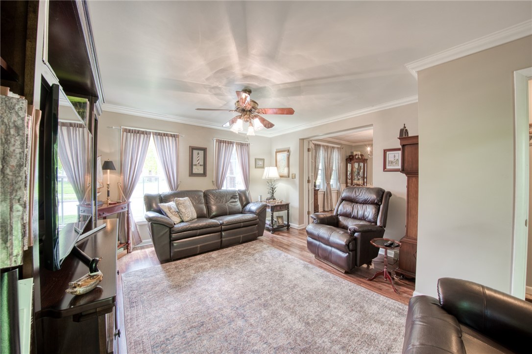 Ellwood City - Law, Pennsylvania 16117, United States, 3 Bedrooms Bedrooms, ,2 BathroomsBathrooms,Residential,Contingent,127560