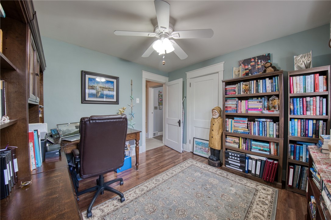 Ellwood City - Law, Pennsylvania 16117, United States, 3 Bedrooms Bedrooms, ,2 BathroomsBathrooms,Residential,Contingent,127560