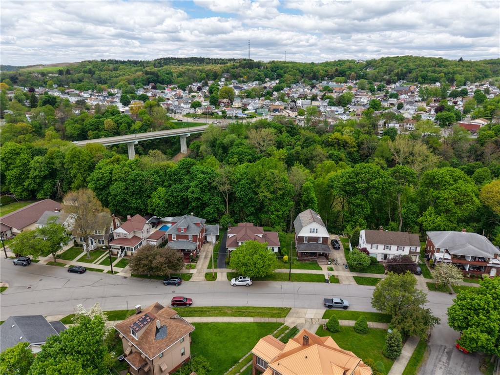 Ellwood City - Law, Pennsylvania 16117, United States, 3 Bedrooms Bedrooms, ,2 BathroomsBathrooms,Residential,Contingent,127560