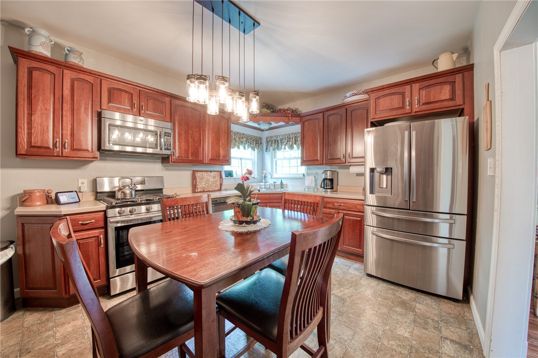 Ellwood City - Law, Pennsylvania 16117, United States, 3 Bedrooms Bedrooms, ,2 BathroomsBathrooms,Residential,Contingent,127560