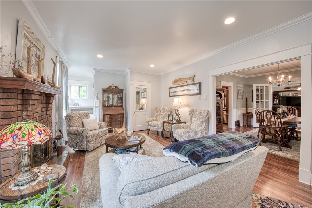 Ellwood City - Law, Pennsylvania 16117, United States, 3 Bedrooms Bedrooms, ,2 BathroomsBathrooms,Residential,Contingent,127560