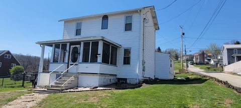 Photo of 1653 Main St, Leechburg, PA 15656 (MLS # 1748430)