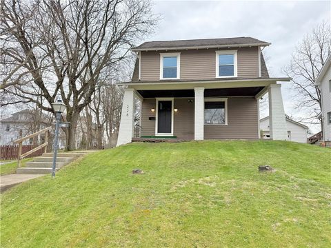 Photo of 228 E Sheridan Ave, New Castle, PA 16105 (MLS # 1745939)