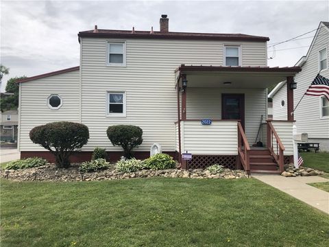 Photo of 2022 Gordon Avenue St, Mckeesport, PA 15132 (MLS # 1744984)