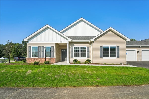 2102 S LINKS AVE, BUTLER, PA 16001 - Image 06d21fd8cb7bfbc0a595d07a6ed744d4/2105409870