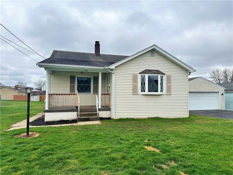 Photo of 746 Castle St, New Castle, PA 16101 (MLS # 1744877)