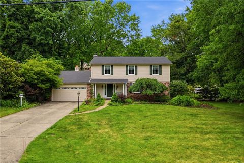 Photo of 153 Seegar Rd, Upper St Clair, PA 15241 (MLS # 1761323)