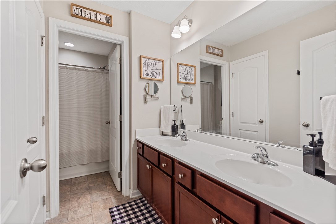 South Strabane, Pennsylvania 15301, United States, 3 Bedrooms Bedrooms, ,4 BathroomsBathrooms,Residential,Active,155217