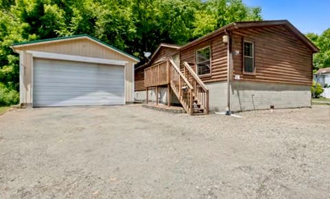 Photo of 411 Days Run Rd, Creighton, PA 15030 (MLS # 1760764)