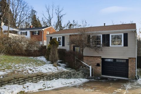 Photo of 140 Donley Dr, Monroeville, PA 15146 (MLS # 1738385)