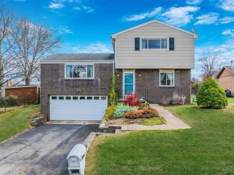 Photo of 2202 Altaview Ave, Pittsburgh, PA 15226 (MLS # 1731534)