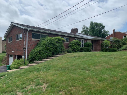 Photo of 331 Westbrook Dr, Butler, PA 16001 (MLS # 1759733)