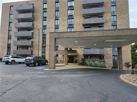 Photo of 820 E Beau St #2L, Washington, PA 15301 (MLS # 1729688)