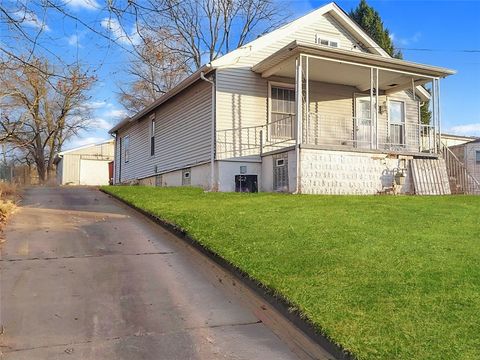 Photo of 1015 Cascade Rd, Monaca, PA 15061 (MLS # 1743583)