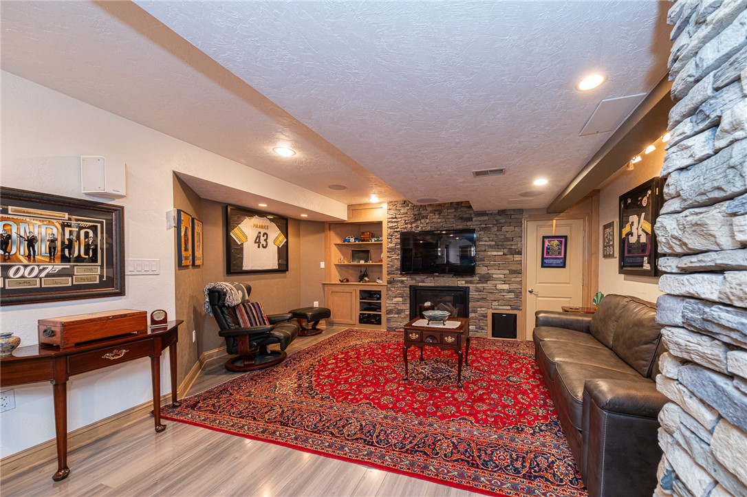 Level Green, Pennsylvania 15085, United States, 4 Bedrooms Bedrooms, ,4 BathroomsBathrooms,Residential,Active,212027