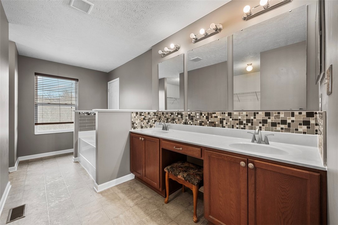 North Huntingdon, Pennsylvania 15642, United States, 4 Bedrooms Bedrooms, ,4 BathroomsBathrooms,Residential,Active,198469