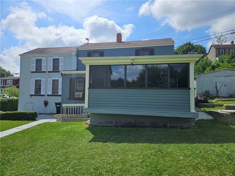 Photo of 135 Wood Street Rear, Pittsburgh, PA 15223 (MLS # 1762412)