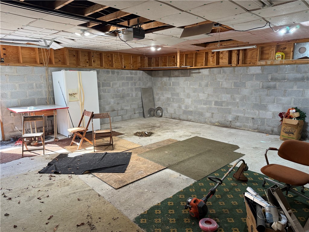 Redstone Twp, Pennsylvania 15475, United States, 3 Bedrooms Bedrooms, ,2 BathroomsBathrooms,Residential,Active,241635