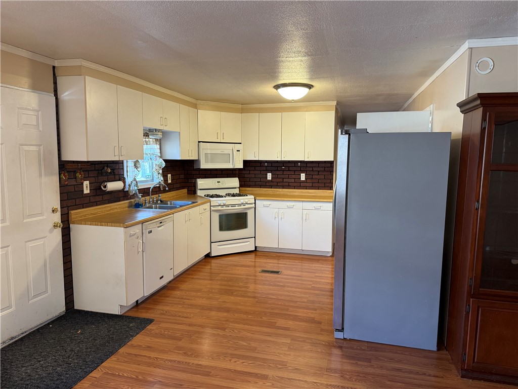 Redstone Twp, Pennsylvania 15475, United States, 3 Bedrooms Bedrooms, ,2 BathroomsBathrooms,Residential,Active,241635