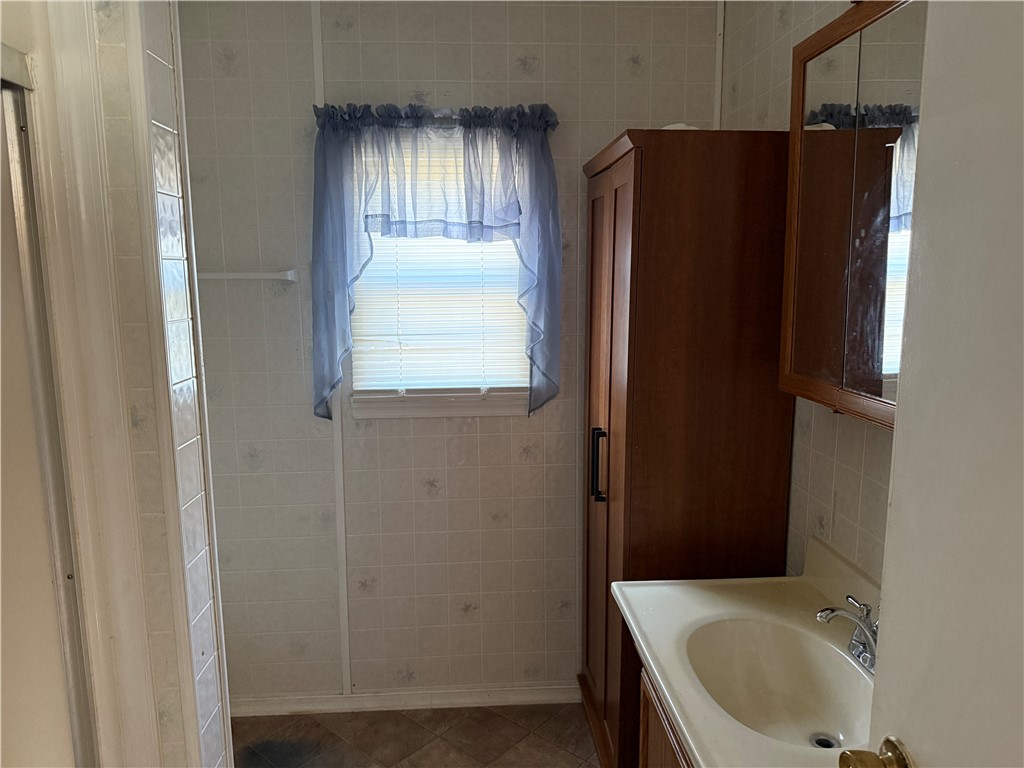 Redstone Twp, Pennsylvania 15475, United States, 3 Bedrooms Bedrooms, ,2 BathroomsBathrooms,Residential,Active,241635