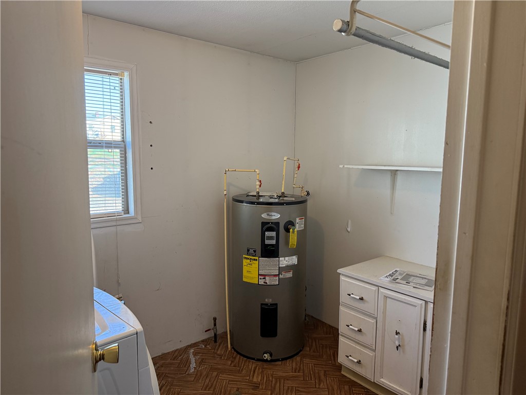 Redstone Twp, Pennsylvania 15475, United States, 3 Bedrooms Bedrooms, ,2 BathroomsBathrooms,Residential,Active,241635