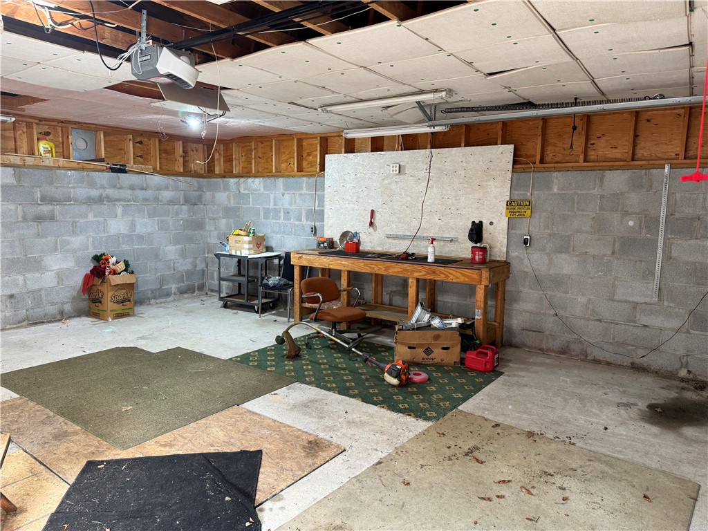 Redstone Twp, Pennsylvania 15475, United States, 3 Bedrooms Bedrooms, ,2 BathroomsBathrooms,Residential,Active,241635