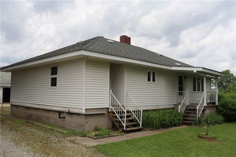 Single Family Residence in Ligonier Twp PA 4121 State Route 711.jpg